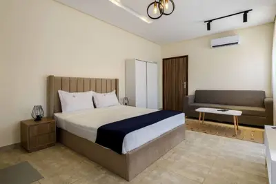 Image de Comfy Studio with Balcony | Queen Bed, Sofa and Kitchenette and shared community garden