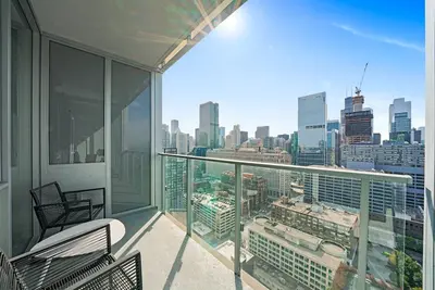 Image de Chic Stay in River North: Luxury Suites, Top Amenities, Near Arts & Nightlife!