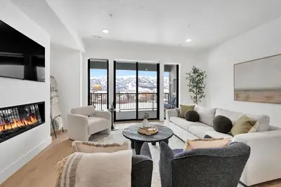 Image de New Luxury Condo | Cute | Views | Firepit | Ski | Golf