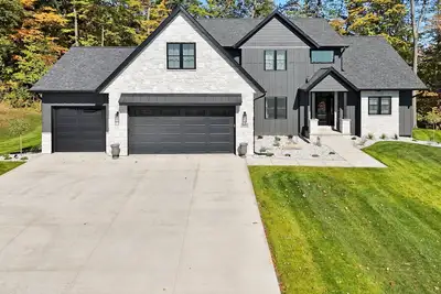 Image de Executive 5-bedroom home in charming Green Bay for Nfl Draft