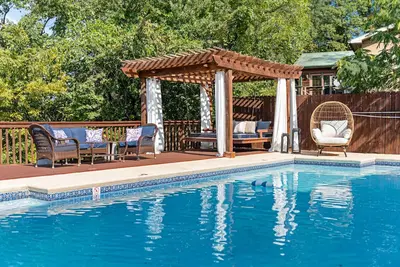 Image de Lake Shore Landing – For 20!