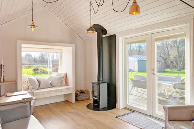 Flowering - Ashling Park - sleeps 4 guests  in 2 bedrooms