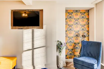 Image de Appartement-Romantique-Salle de bain privée-Vue historique