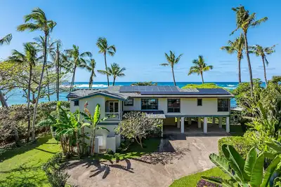 Image de Maluhia Beach House by Gather: Oceanfront Home w/ Lanai & Views