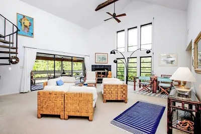 Image de Across the street from beach access! 3 bedroom 3 bath pool home! New Listing