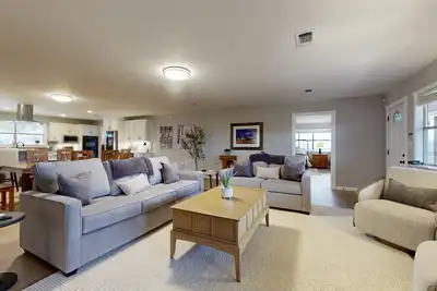 Image de Spacious house with living room, kitchen, balcony and Hill country views