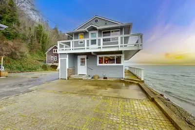 Image de Waterfront Retreat on Camano Island – Stunning Views!