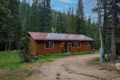 Image de Moon Creek Cabin - A Cozy, Rustic Mountain Retreat!