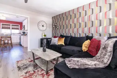 Image de 20% off! Near Downtown w\/ Parking + Wi-fi & Keurig