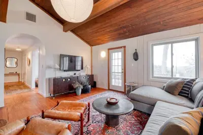 Image de Charming Bastrop updated private & spacious 4-bedroom house on 25 acres