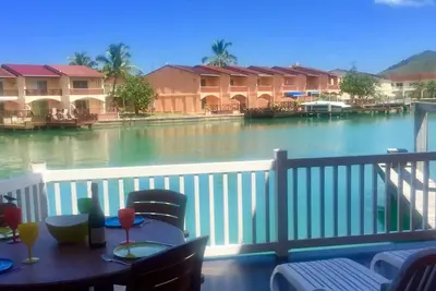 Image de Waterfront two bed villa 3 mins walk to stunning Beach, air con and balcony