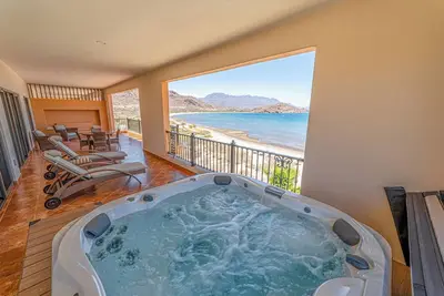 Ocean Front Luxury: Rare Xmas Availability at Villa del Palmar, Loreto!