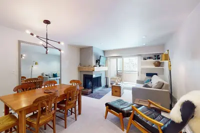 Image de Inviting condo with large terrace, pool & hot tub - next to golf/Nordic skiing