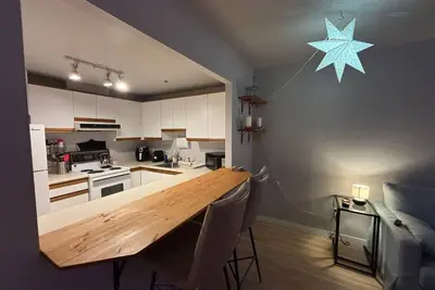 Image de Downtown Retreat – Studio + included parking