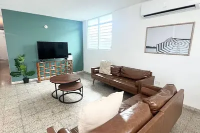 Image de Full House Near Airport