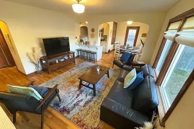 Image de Olde Town Gem-Vintage Charm, 2 Living Rms & Games!