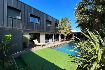 Image de Le Loft Black & Wood - Piscine privé et grande terrasse à 20 min de Rennes