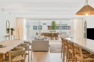 Image de Joy Apartment 3 - Luxurious Apartment in the Heart of Coolangatta - Min. 3n - Linen Provided