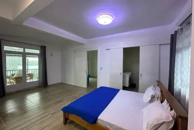 Charming 4-bedroom villa with WiFi and Ac in lovely Pereybere