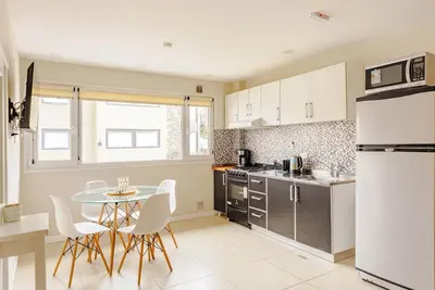 Image de 1 bedroom city center apartment.