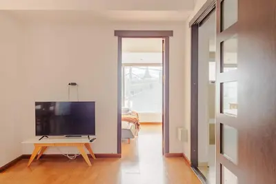 Image de Dowtown Two-bedroom apartment