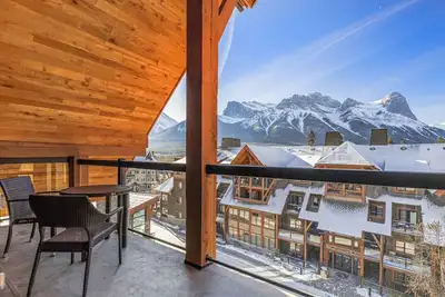 Image de Mountain View | 3br Penthouse | Private Balconies