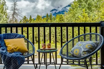 Image de Lovely 3-Br condo w/Hot Tub at the Edge of Canmore