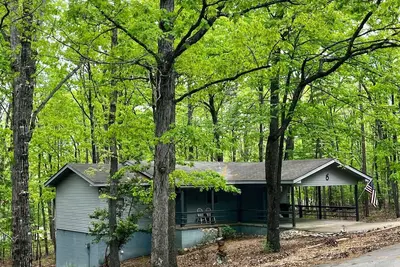 Image de Tranquil Cabin like home in Hot Springs Village.
