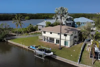 Image de Gulf Access Canal Home: Beaches! Bring your Boat. 3 Br, WiFi, Kayak, Waterfront