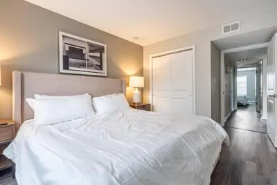 Image de Landing at A62 - 2 Bedrooms in Allisonville