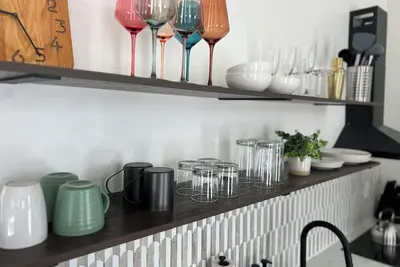 Image de Stlyish/Cozy Penn St. Midcentury Retreat