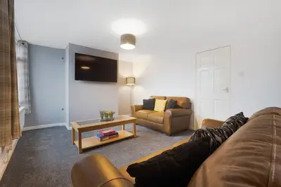 Image de New! 3br in Traynor Square