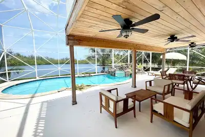 Image de Beautiful Waterfront Property