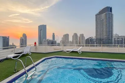 Image de Gorgeous 2br with Pool w Dubai Wheel View