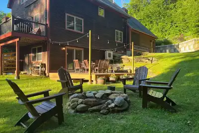 Image de Upscale Modern Bike\/Ski Haven, 5 min to Ski & Town w\/views. Sleeps 10 max.