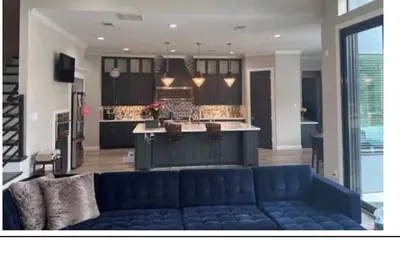 Image de Spacious 5-bedroom house with a pool and hot tub in charming Richmond with WiFi,