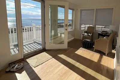 Image de Beautifully renovated, beach front home in charming Westbrook.