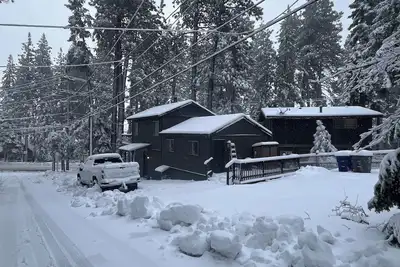 Image de Charming 2-bedroom cabin with WiFi, in peaceful Big Bear. Walking to Bear Mtn