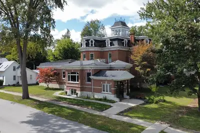 Image de Victorian Country Mansion with Pool Speakeasy and Gym. Sleeps 14. Pet Friendly.