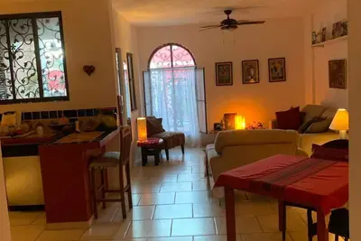 Image de Lush private courtyard and patio, 2 bd 2 bath, short walk to market & Old Town.