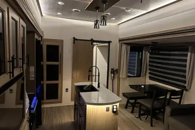 Image de Cozy 5th Wheel Camper in peaceful Haines City