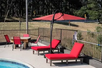 Image de 2 Queen Beds| Wifi | 50\" Roku Tv |Salt Water Pool