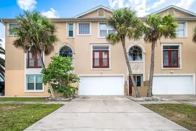 Image de Walk 2 Beach, Pier & restaurants. Driveway for 4 cars! Family & pet friendly!