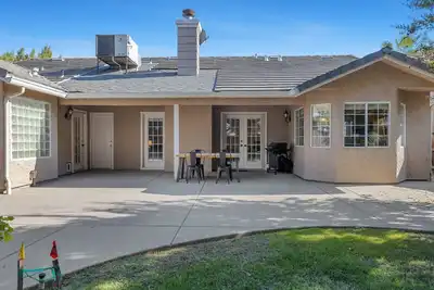 Modern Ranch Home - 4 Bedrooms w Chef's Kitchen
