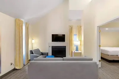 Image de Modern Townhome Turnkey Extended Stay Flexible Lease