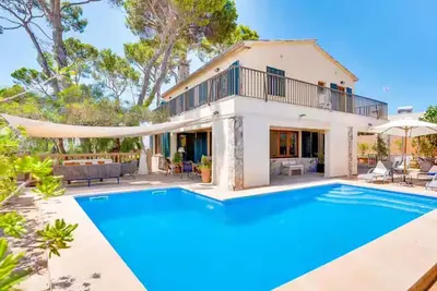 Image de Villa Isabel, Estancia Cove. Nice house by the sea very close to Palma