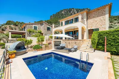 Image de Villa 'Sa Papaiona' avec vue sur les montagnes, piscine privée et Wi-Fi