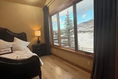 Image de Luxury Golf/Nordic front 3-bedroom house in serene Silverthorne