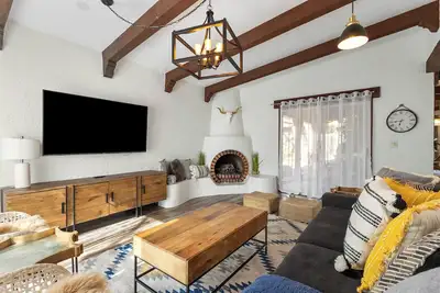 Image de Discover luxury in Sedona Zenspirational: 2br home with hot tub in West Sedona.