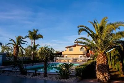 Image de Villa with Pool & Garden - First floor